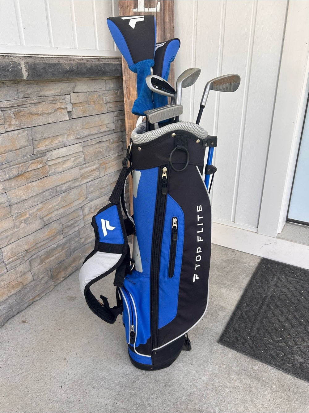 Top Flite Junior Golf Club Set with Blue and Black Stand Bag
